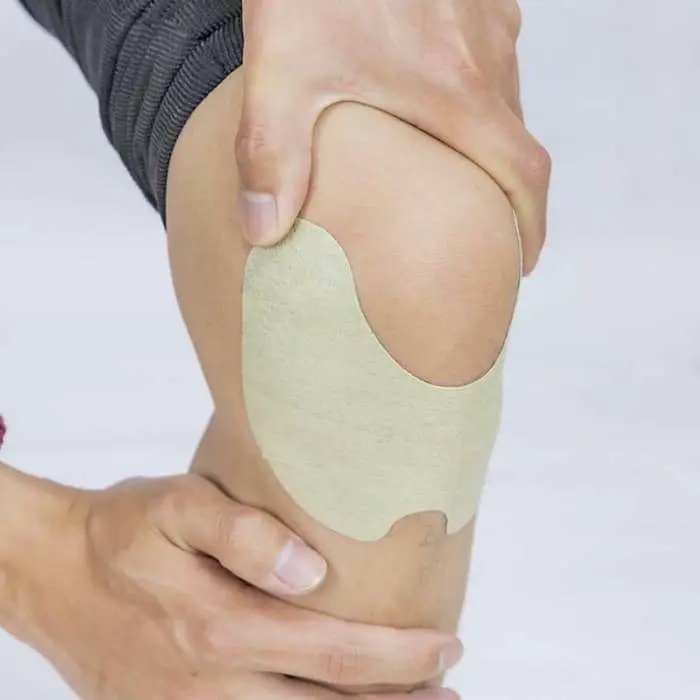 Verpackung und Produktdetail eines Kräuter-Kniepflasters